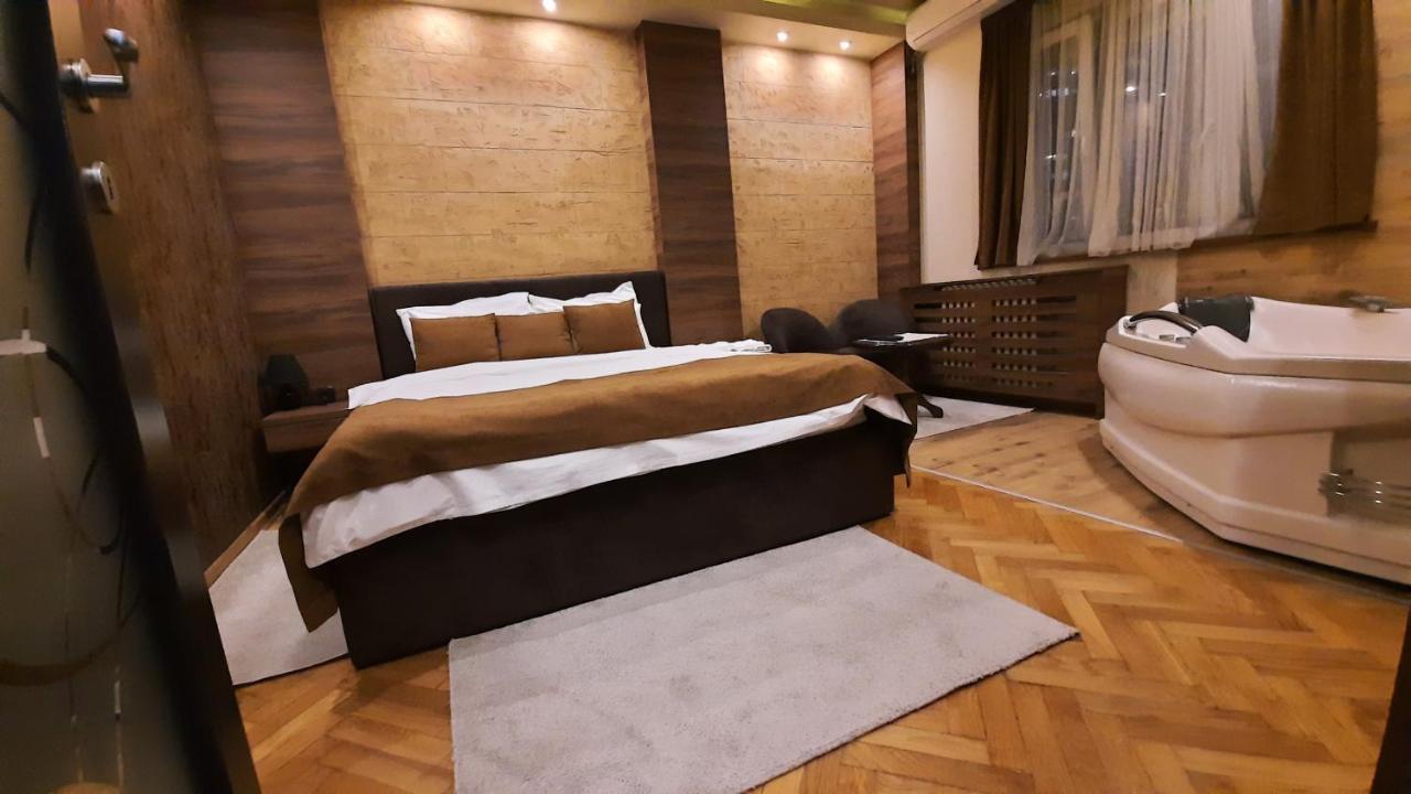 Stan Na Dan Apartman D Lux Jacuzzi كراغوييفاك المظهر الخارجي الصورة