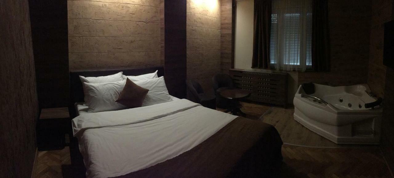Stan Na Dan Apartman D Lux Jacuzzi كراغوييفاك المظهر الخارجي الصورة